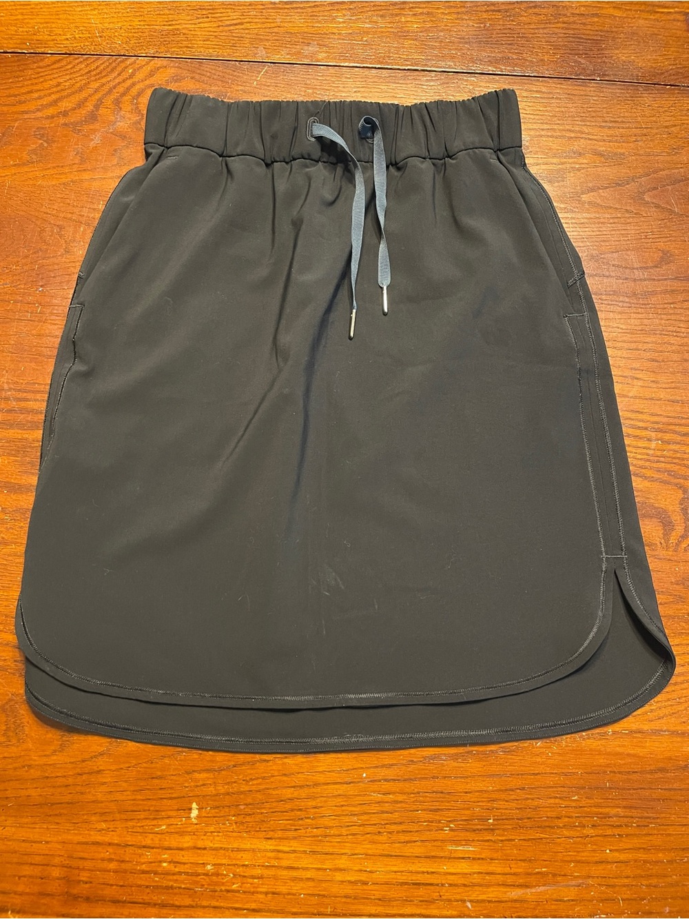 Lululemon black longer skirt size 4